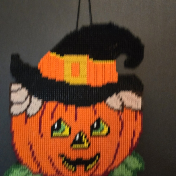 HandmadeVintage Happy Hallowen Jack O' Lantern Witch Mesh Hanging Sign 10"×15" - Picture 4 of 14
